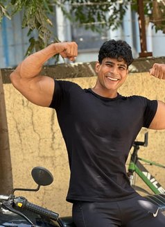 Rahul - Male escort in Mumbai Photo 3 of 5