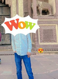 Rahul - Acompañantes masculino in New Delhi Photo 1 of 2