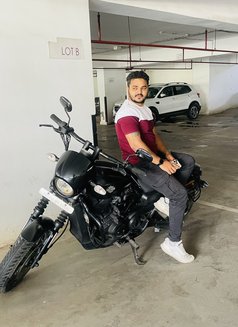 Rahul Magical Hands - Acompañantes masculino in Mumbai Photo 10 of 10