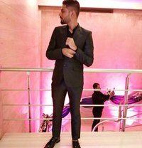 Rahul Mukherjee - Intérprete masculino de adultos in Kolkata