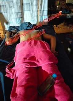 Rahul Professional Massage Therapist - Masajista in Kolkata Photo 4 of 13