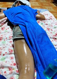 Rahul Professional Therapist - Masajista in Kolkata Photo 4 of 9