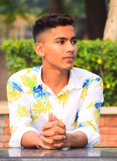 Řähūľ Ŕãjpùť - Male escort in New Delhi Photo 1 of 14