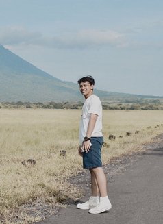 Raihan - Male escort in Bali Photo 1 of 3