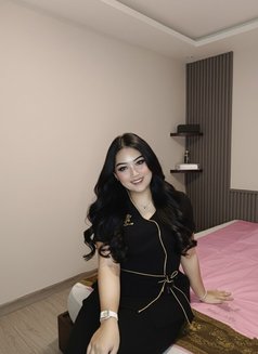 Rainy - escort in Abu Dhabi Photo 4 of 4