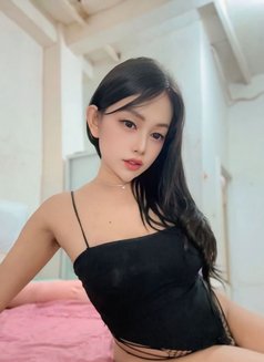 Raisa Top Bottom - Transsexual escort in Jakarta Photo 3 of 4