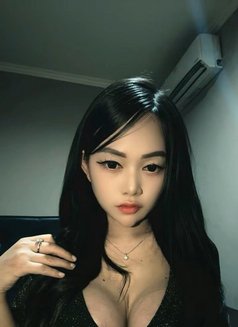 Raisa Top Bottom - Transsexual escort in Jakarta Photo 6 of 16