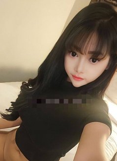 Raisa Top Bottom - Transsexual escort in Jakarta Photo 14 of 16