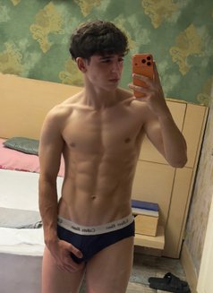 Raisy - Acompañantes masculino in Dubai Photo 2 of 14