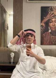 Raisy - Acompañantes masculino in Dubai Photo 12 of 14