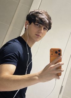 Raisy - Male escort in Dubai Photo 7 of 7