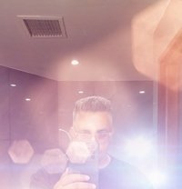Raj Arora - masseur in New Delhi