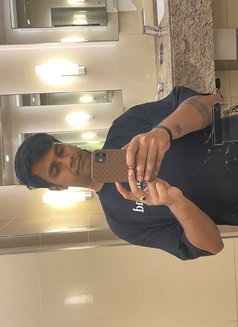 Raj - Acompañantes masculino in Dubai Photo 9 of 9