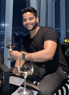 Raj - Male escort in Dubai Photo 4 of 4