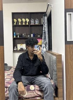 Raj - Acompañante masculino in Mumbai Photo 1 of 2