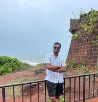 Raj - Intérprete masculino de adultos in Pune