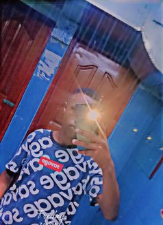 Raj - Male escort in Nairobi Photo 3 of 4