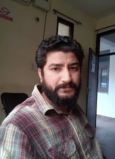 Raja - Male escort in New Delhi Photo 4 of 5