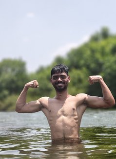 Raja - Acompañantes masculino in Pune Photo 9 of 13