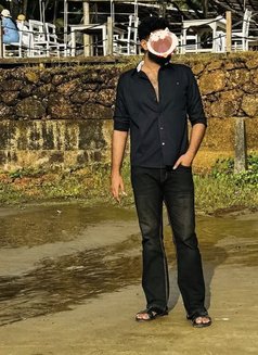 Rajendra Sharma - Intérprete masculino de adultos in Candolim, Goa Photo 2 of 3