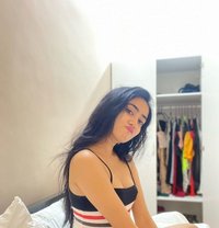 Riya Sharma - puta in Phuket