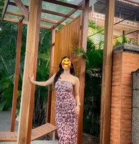 Rajni Shrestha - puta in Kathmandu