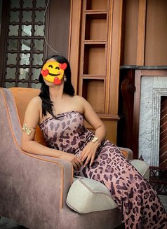 Rajni Shrestha - puta in Kathmandu Photo 2 of 2