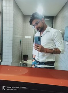 Rajveer - Male escort in Gurgaon Photo 7 of 8
