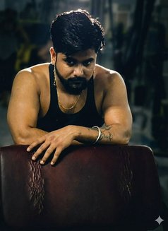 Rajveer - masseur in New Delhi Photo 8 of 8