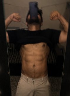 Rajveer - masseur in New Delhi Photo 9 of 9