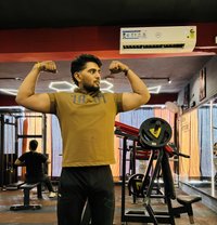 Rajveer Rawat - Acompañantes masculino in New Delhi