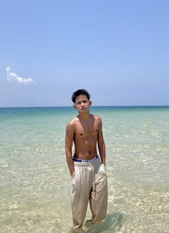 Raka - Male escort in Bali Photo 1 of 7
