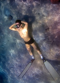 Raka - Male escort in Bali Photo 4 of 7