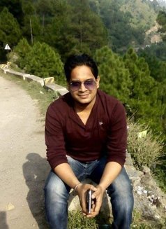 Raj - masseur in Chandigarh Photo 1 of 4
