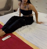 Rakhi - Transsexual adult performer in New Delhi