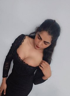 Raksha - Acompañantes transexual in Hyderabad Photo 2 of 2