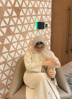 Rakshi - escort in Abu Dhabi Photo 2 of 3