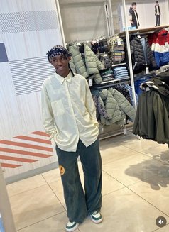 Ramah - Acompañantes masculino in Nairobi Photo 3 of 6