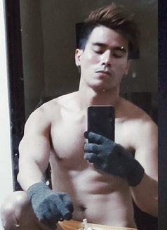 Young And Wild World Traveller - Male escort in Makati City Photo 2 of 15
