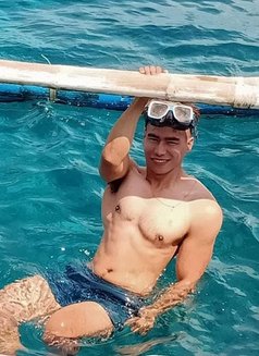 Young And Wild World Traveller - Male escort in Makati City Photo 3 of 15