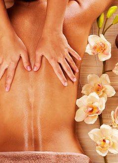 Ramesh Massage Therapist & Escort - Acompañantes masculino in Chennai Photo 1 of 3