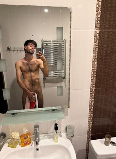 Ramil - Male escort in Baku Photo 3 of 5