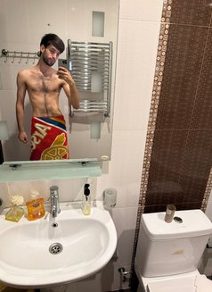 Ramil - Male escort in Baku Photo 4 of 5