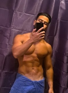 Ramon - Male escort in Dubai Photo 4 of 7