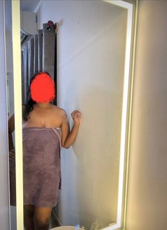 Ramya - puta in Bangalore Photo 3 of 5