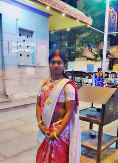 Ramya - Acompañantes transexual in Bangalore Photo 2 of 4