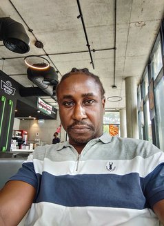 Randal Cumins - Masajista in Lagos, Nigeria Photo 3 of 4