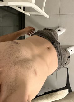 Randy - Male escort in Tel Aviv Photo 2 of 5
