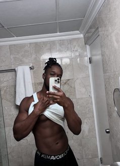 Randy - Male escort in Bangkok Photo 3 of 6
