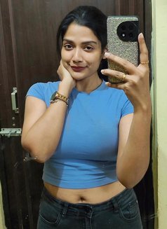 Rani - escort in Muscat Photo 1 of 3